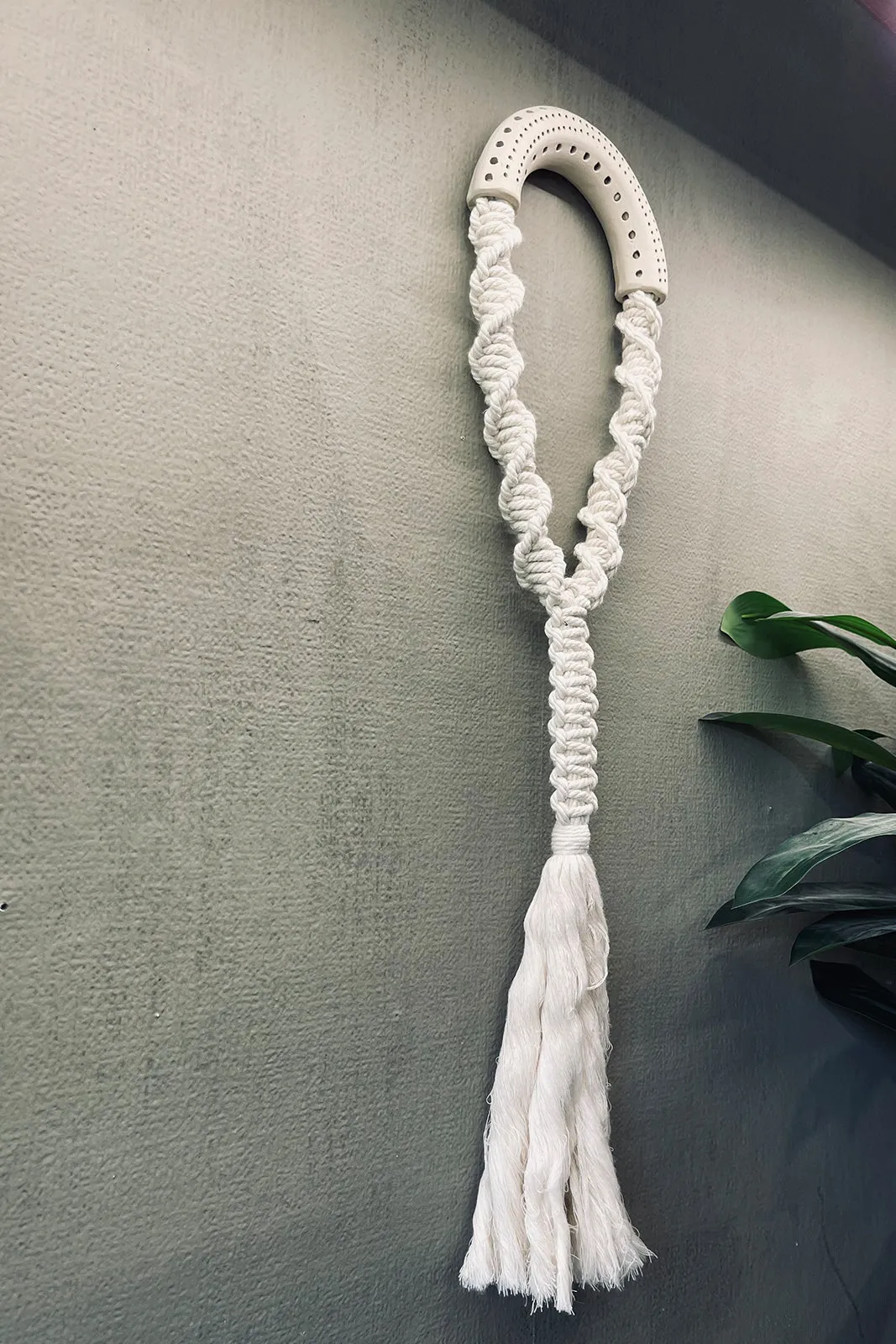 Macrame ceramic semi circle ecru